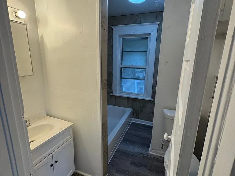 319 Albert Ave — Photo 6