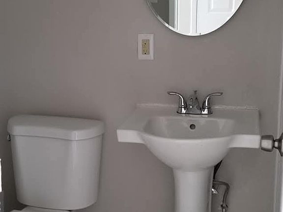 2nd image of 5902 Fullerton Ave APT 7