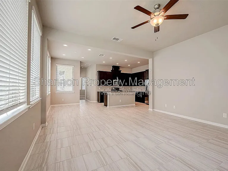 2559 Terrace Point Dr — Photo 18