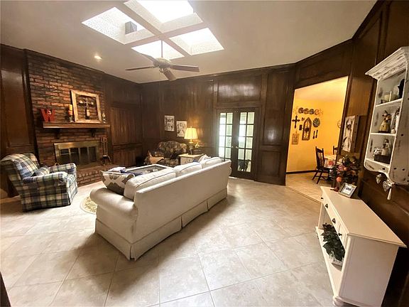 4th image of 1103 Wiltshire Dr