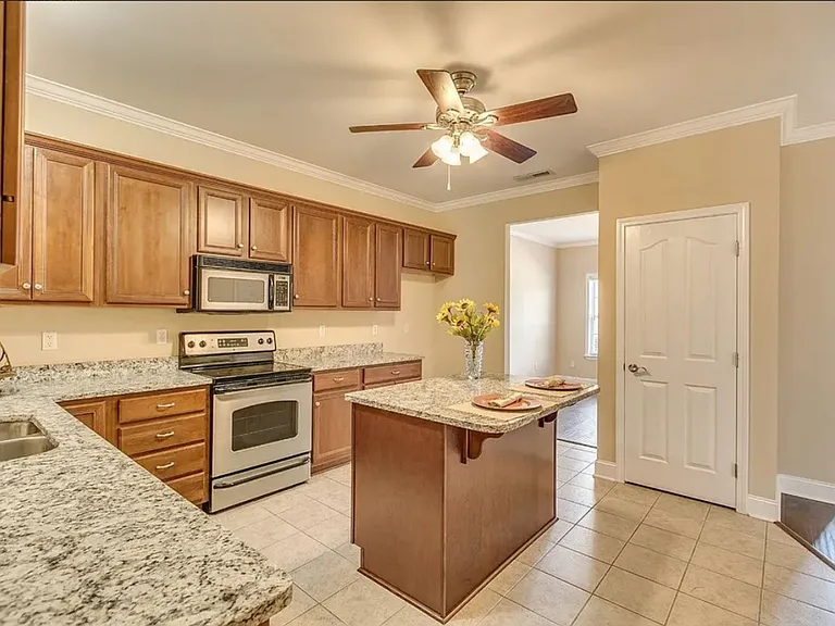 2208 Stanford Ct — Photo 4