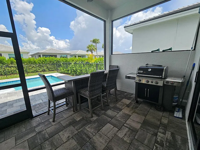 9142 SW Esule Way — Photo 3
