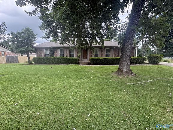 2nd image of 902 Jackson Dr