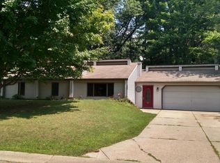 639 Central Bay Ave, Holland, MI 49423