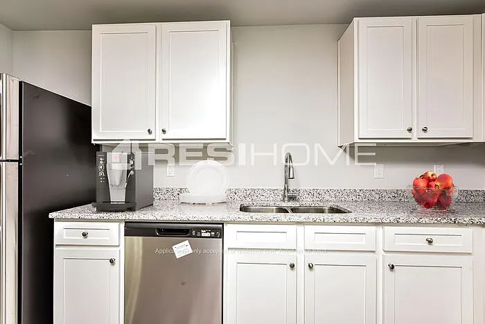 4 bed, 2.5 bath, 1970 sqft, $1,920 — Photo 4