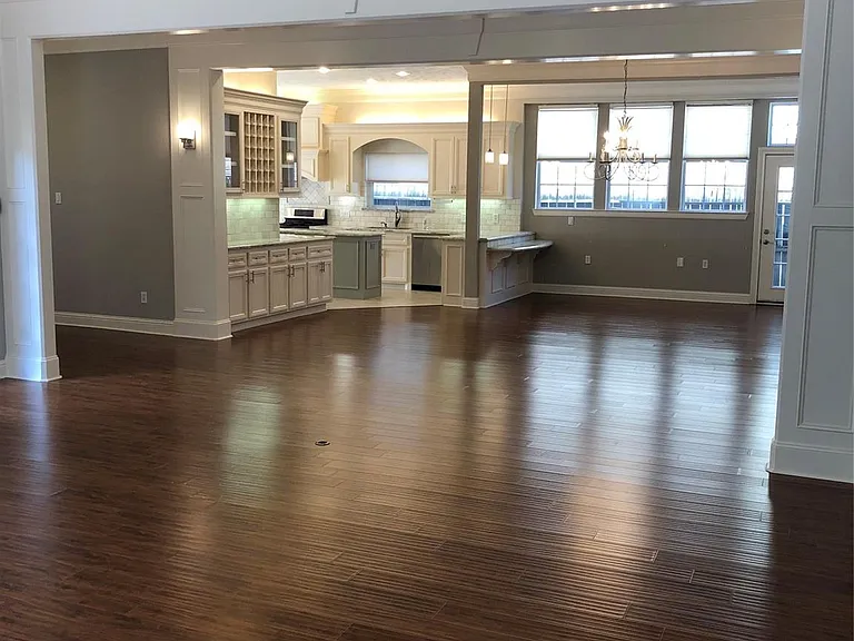 10310 Chevy Chase Dr — Photo 8