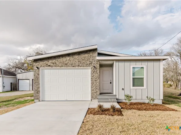 404 Bridge St, Cuero, TX 77954