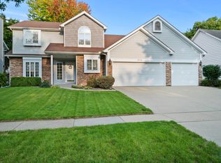 1514 Paddington Dr, Bloomington, IL 61704