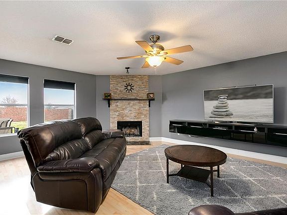 2nd image of 1406 Hickory Creek Ln