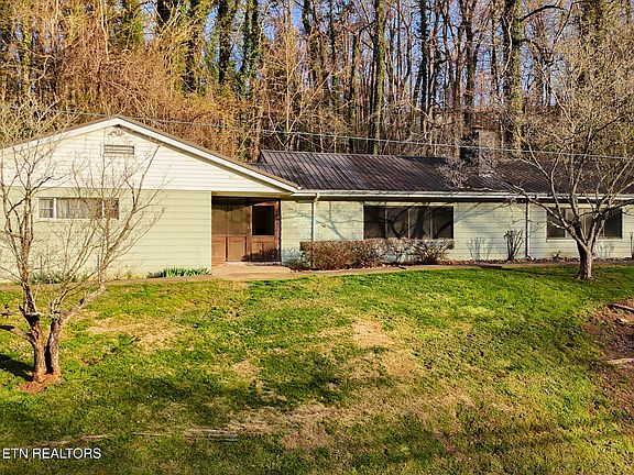 4th image of 3524 Montlake Dr