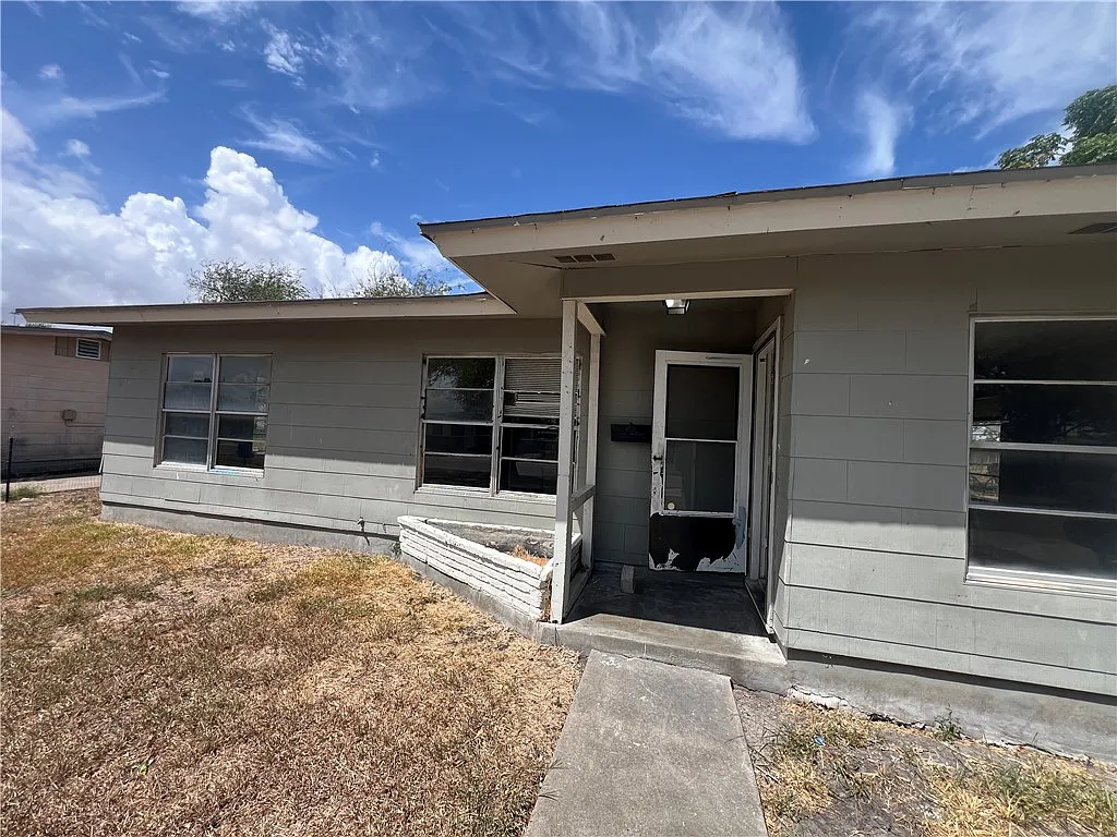 3 bed, 1.5 bath, 1078 sqft, $1,400 — Photo 1