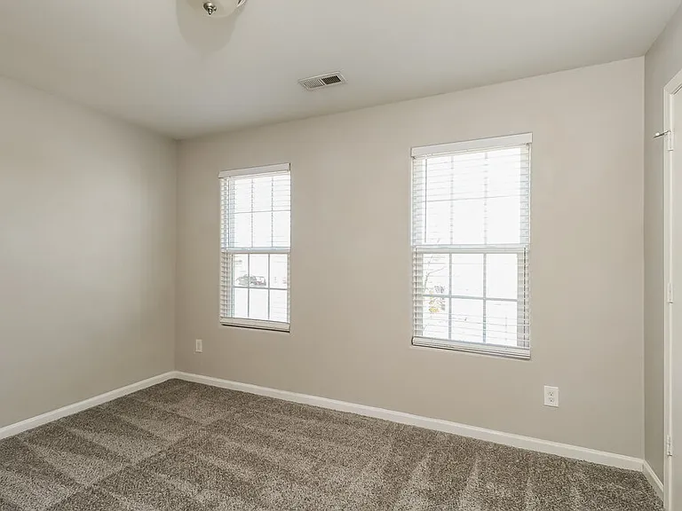 2541 Meadow Crossing Dr — Photo 14