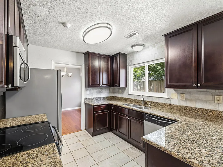 3856 Forestwood Ct — Photo 15