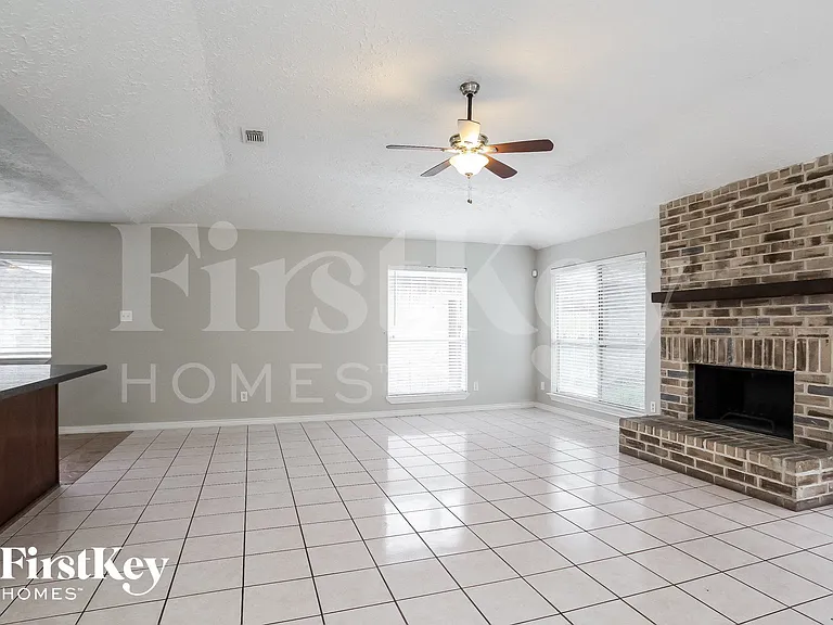 11431 Stoughton Dr — Photo 4