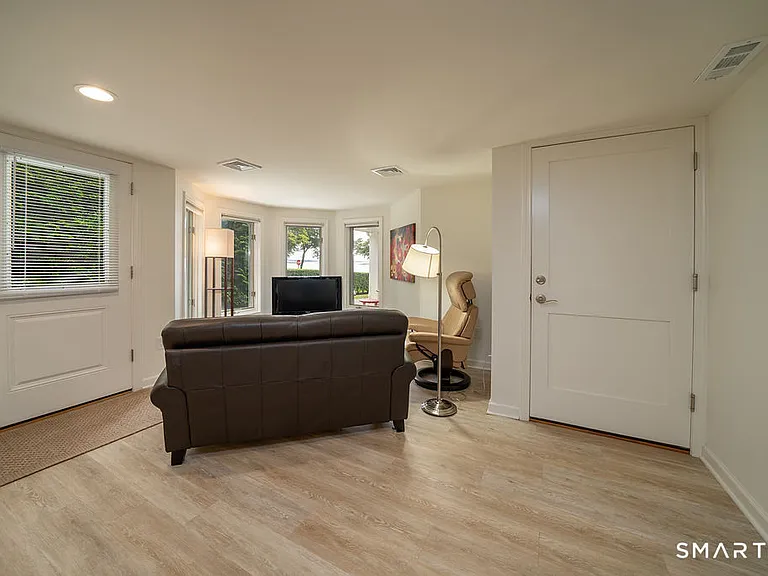 133 Linden Ave #B — Photo 2
