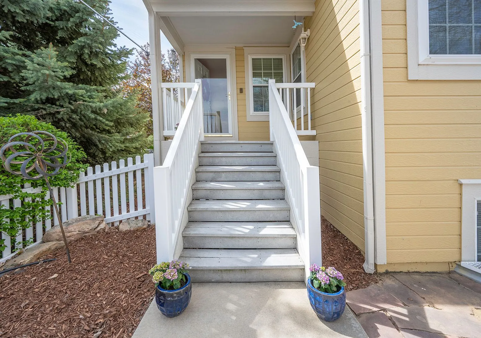 Bright & Spacious 3-Bedroom Townhome in Lafayette! — Photo 2