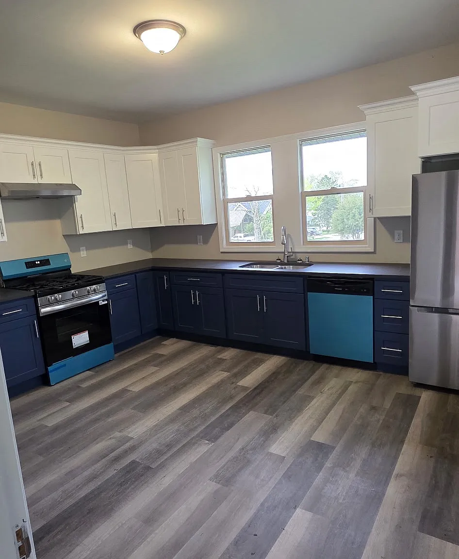 2530 Northwestern Ave — Photo 1