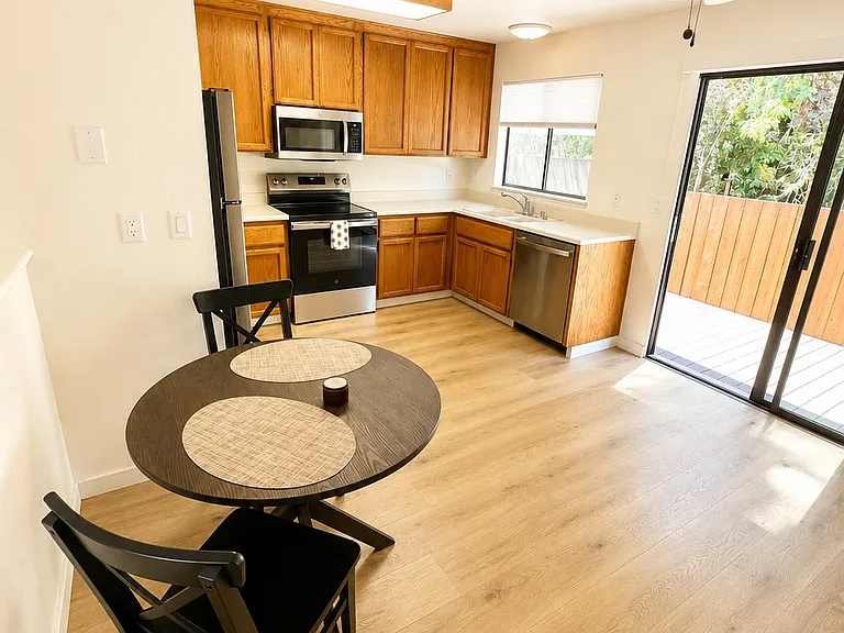 843 Falcon Way — Photo 6