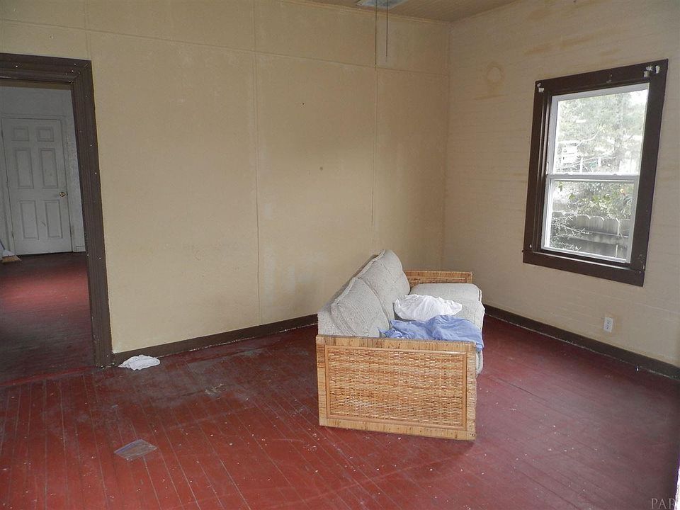 1st image of 515 N B St