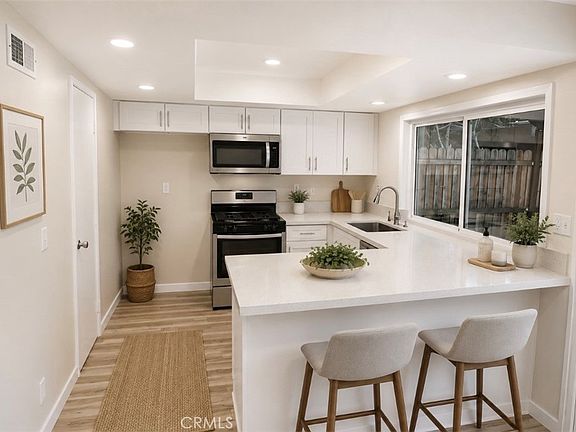5th image of 7509 Winnetka Ave