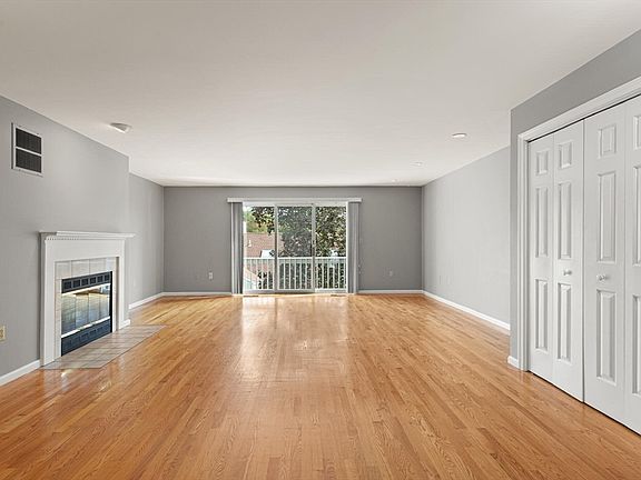 5th image of 6 Countryside Ln #1303