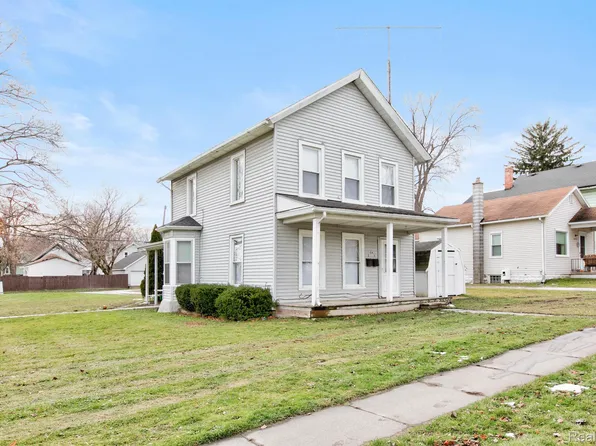 1104 Pine St, Port Huron, MI 48060