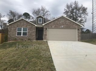 1104 Huntington Dr, Benton, AR 72019