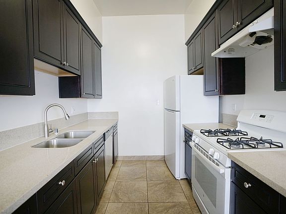 4th image of 1218 N Larrabee St #7