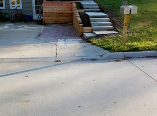 8 Arnold Ave, Council Bluffs, IA 51503