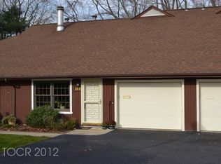 33-2 Tamaron Dr, Waldwick, NJ 07463