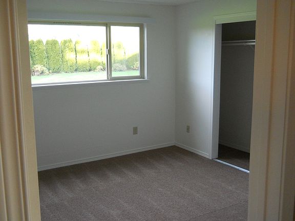 4th image of 5907 158th Avenue Ct E APT B