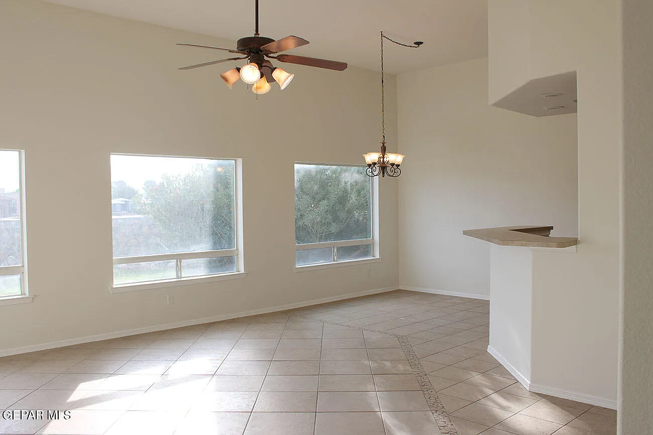 3 bed, 2.0 bath, 1516 sqft, $1,800 — Photo 4