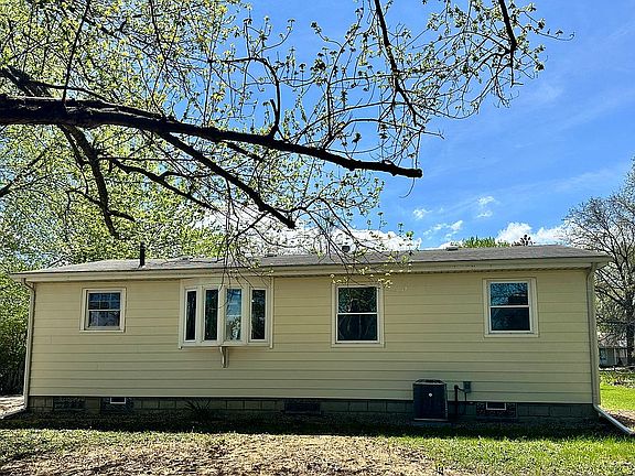 3rd image of 715 Forde Ave