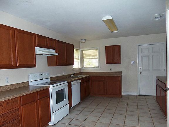 2nd image of 523 Shadylawn St
