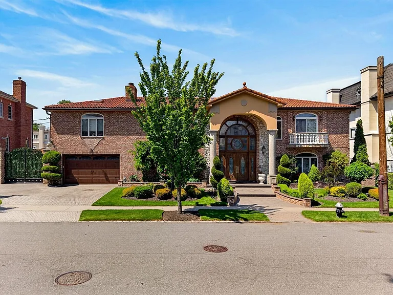 16225 Cryders Ln — Photo 1