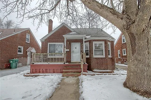 23076 David Ave photo 1