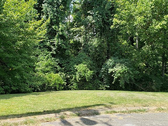 2nd image of 912 Johnson Pass Ct