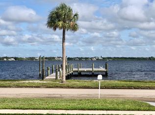 2402 Riverside Dr E, Bradenton, FL 34208