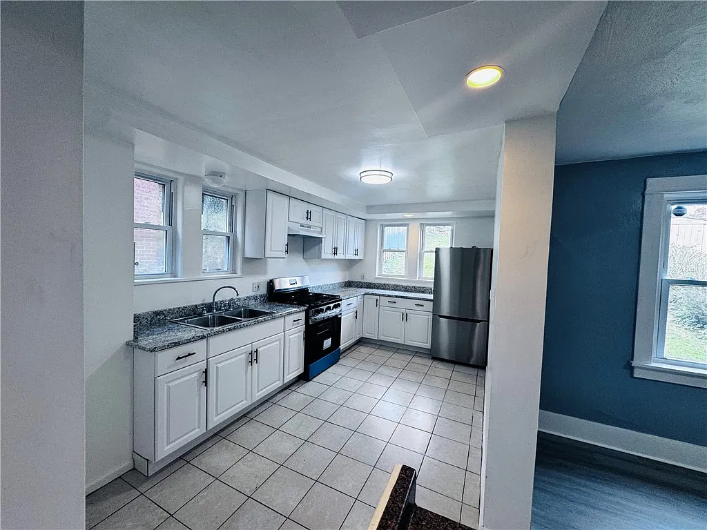 3 bed, 1.5 bath, 1169 sqft, $1,550 — Photo 4