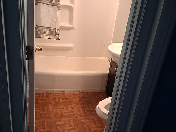 3rd image of 15945 Lexington Ave APT 10