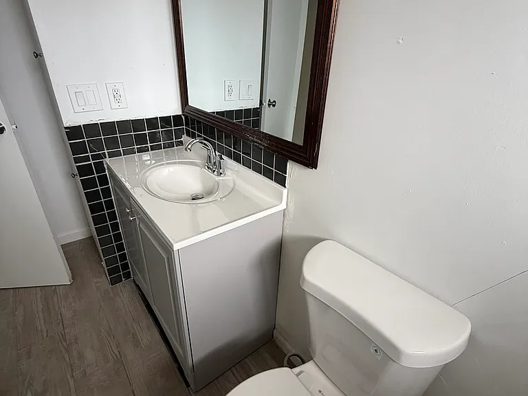 3222 W Nicolet St — Photo 13