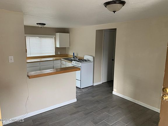 3rd image of 609 S O'Leary St