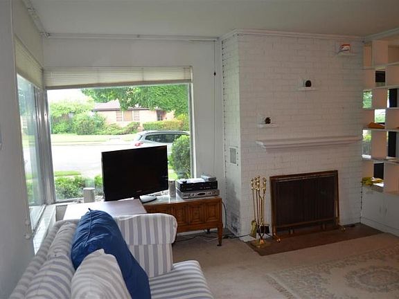4th image of 1005 E Woodside St