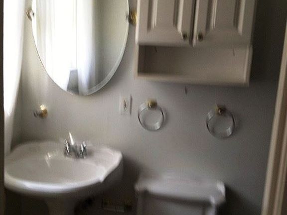 5th image of 928 Elmwood St