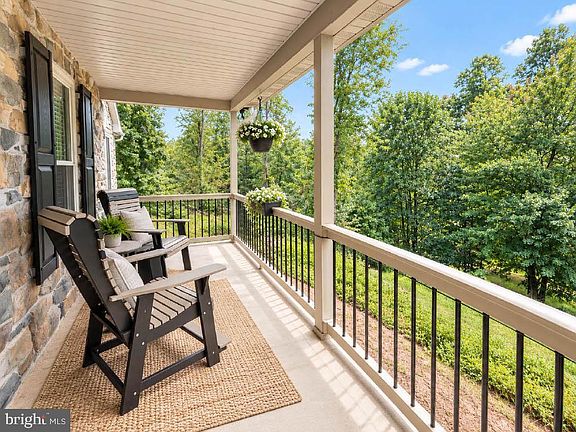 5th image of 1110 S Mountain Ln