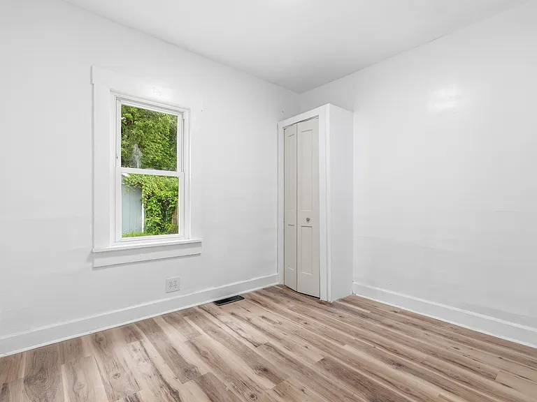 909 Indiana Ave — Photo 12