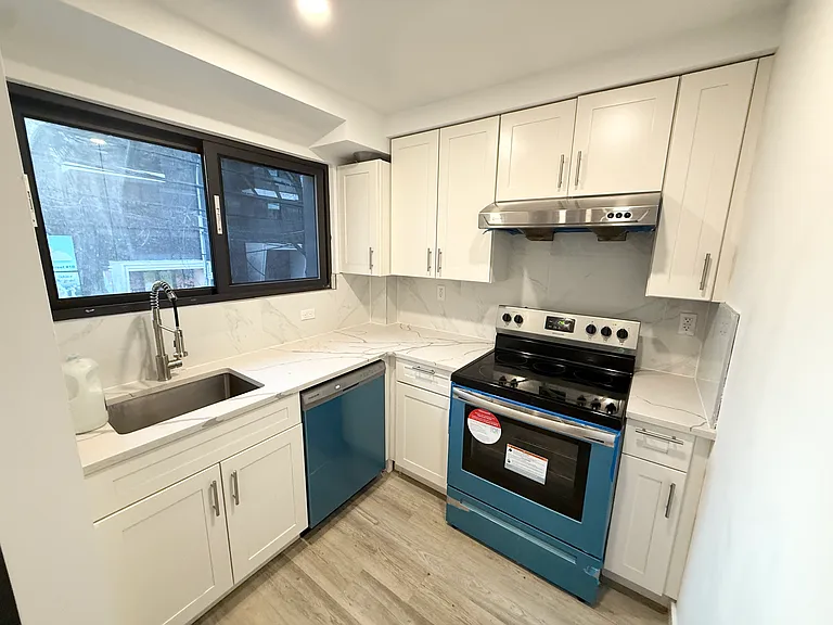 35-15 146th St #2A — Photo 3