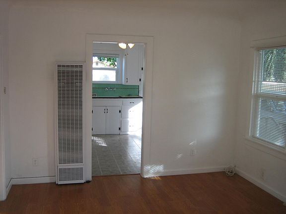4th image of 931 N Pico Ave