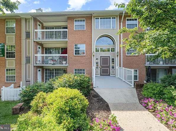 1923 Wilson Ln APT 201, Mc Lean, VA 22102