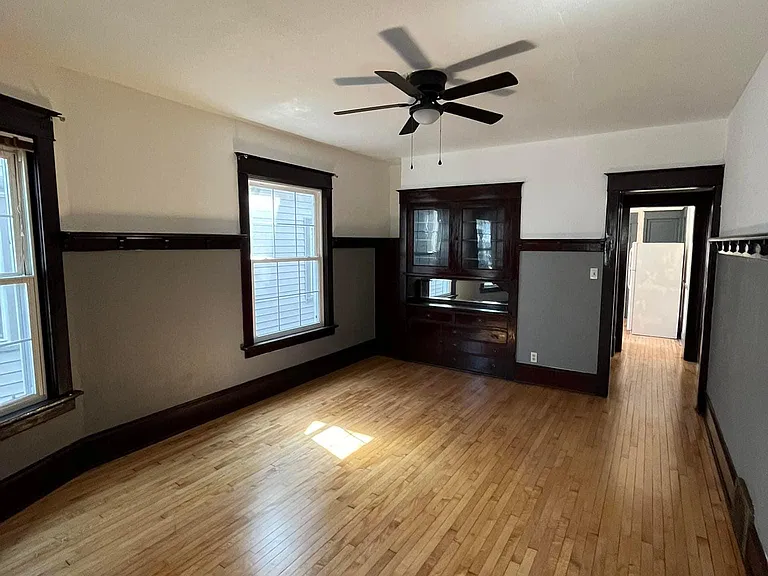 2959 S Kinnickinnic Ave — Photo 2